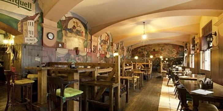 2kg pečená kachna pro čtyři jedlíky ve staročeské restauraci v centru Prahy