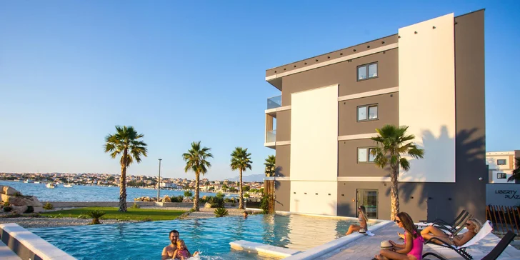 Čtyřhvězdičkový hotel Liberty Plaza v srdci Novalji je synonymem pro dovolenou bez kompromisů.