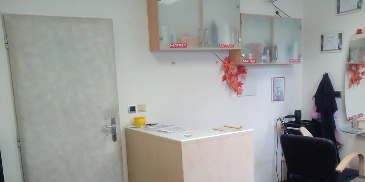 Kadeřnický balíček se střihem, melírem nebo barvou