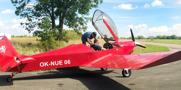 Letět můžete 20, 30, 45 nebo 60 minut a letadlo startuje z letiště v Hradci Králové.