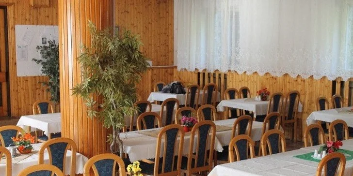 2 až 5 nocí v beskydské chatě Koksař nebo samostatných chatách na úpatí Radhoště. Dovolená v přírodě pro páry, rodiny i partu přátel.