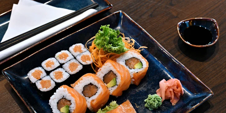  Umí tu např. silné vývary, mnoho druhů sushi, asijské lahůdky s nudlemi i rýží nebo třeba poke bowl.