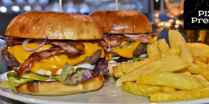 Dva šťavnaté burgery dle výběru a hranolky