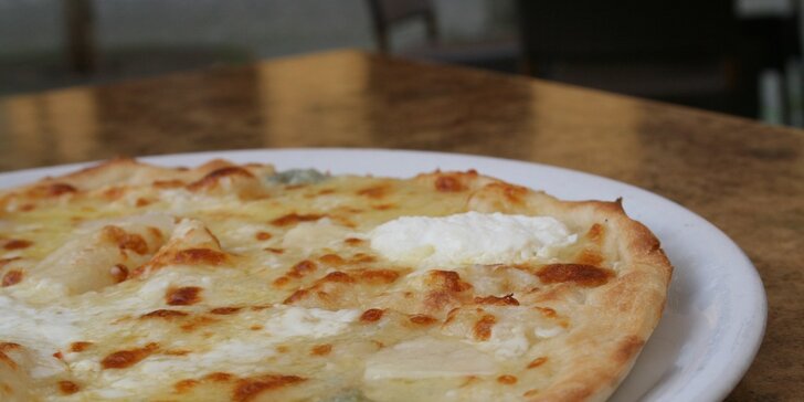 Dvě pizzy či těstoviny a 2 nealko nápoje v italské restauraci Lascala