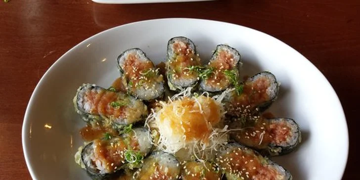 Čtyři bohatá sushi menu v restauraci Sushi Califonia