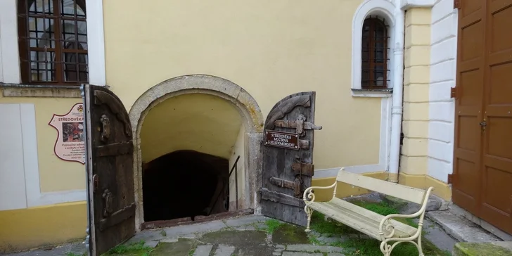 Noc ve středověkém vězení