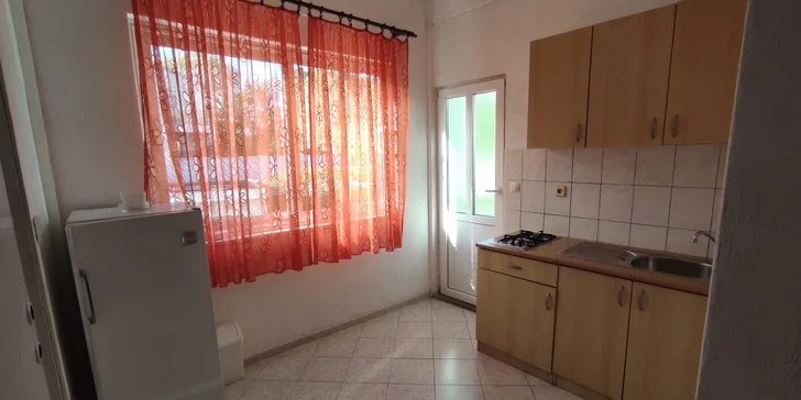 Súčasťou oboch apartmánov je kuchynský kút s potrebným vybavením.