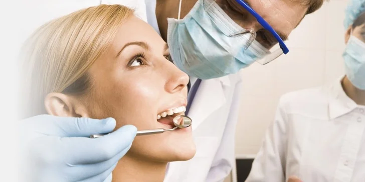 Dentální hygiena či bělení zubů na klinice AmraDent