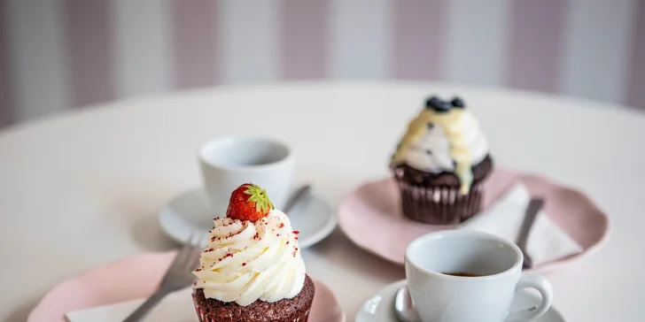 Cupcake s kávou podľa výberu: Espresso 8 g, Caffe lungo 8 g, Americano 8 g.