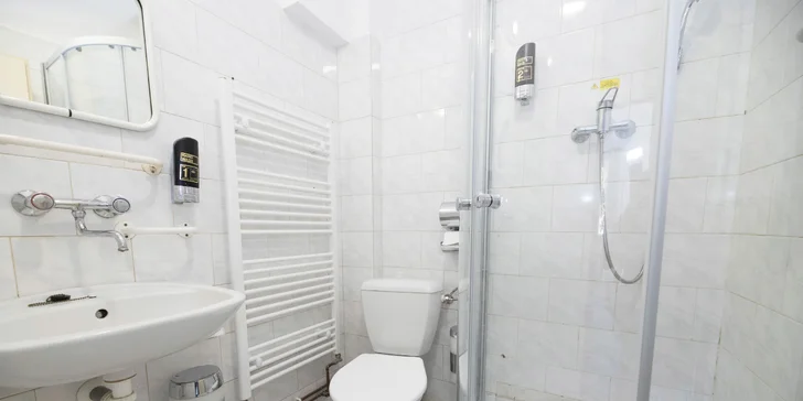 Koupelna je součástí každého pokoje. 