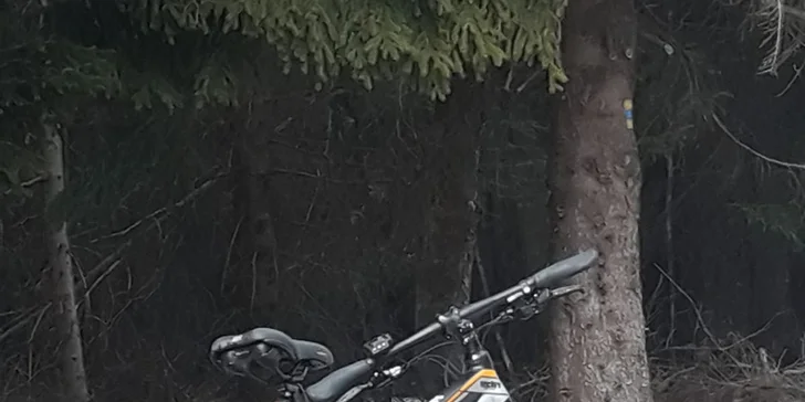 Vybaví vás i přilbou a mapkou s trasami.