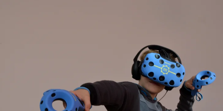 Díky speciálním brýlím HTC Vive a jejich ovladačům vstoupíte do jiného světa a dostanete se tam, kam se vám ani nesnilo.