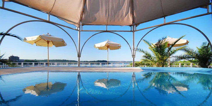 Dovolená ve slovinské Portoroži: 4* hotel u moře, s bazény a polopenzí či plnou penzí