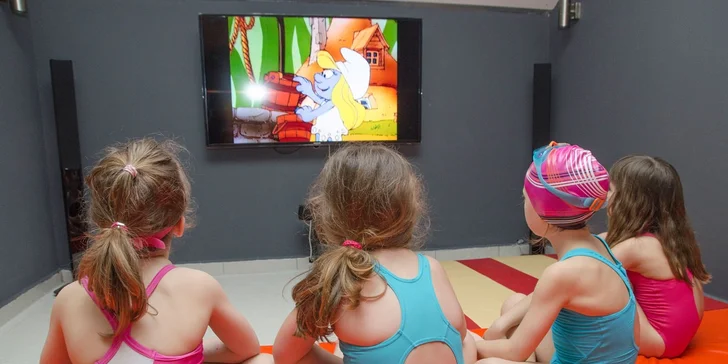 V rodinných lázních je i kino koutek.