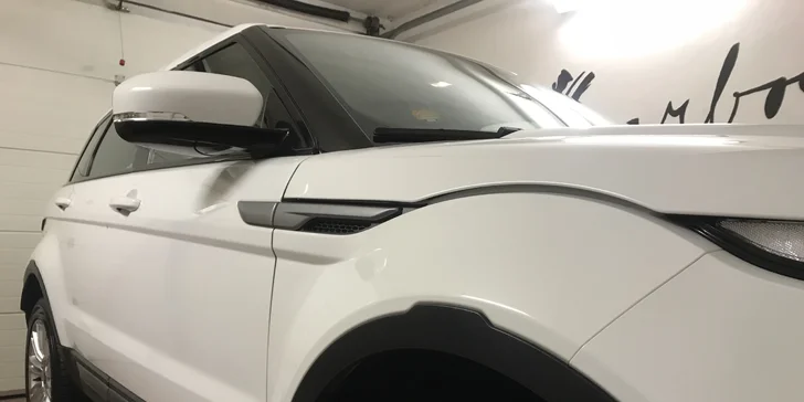 Poté autu zajistí ochranu tvrdým voskem a postarají se o konzervaci laku před povětrnostními vlivy. Vyčistí disky, oživí pneumatiky i motorový prostor. 