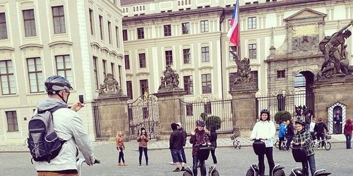 Skvělá jízda po Praze na Segwayi se selfie-helmou