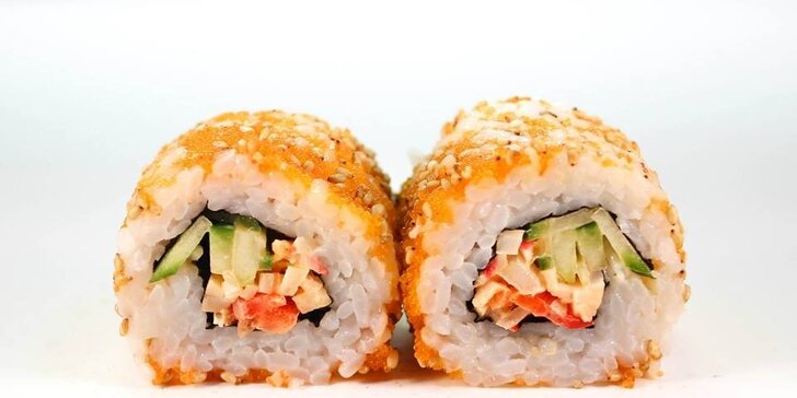 Rozmanité sushi sety tří velikostí z vietnamsko-thajské restaurace