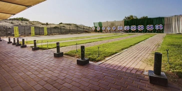 Zajděte si zahrát golf na nedaleké 18jamkové hřiště Robinson Golfclub Nobilis.