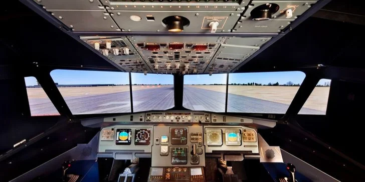 Připoutejte se, zábava začíná: 60 nebo 90 minut na leteckém simulátoru pro rodinu