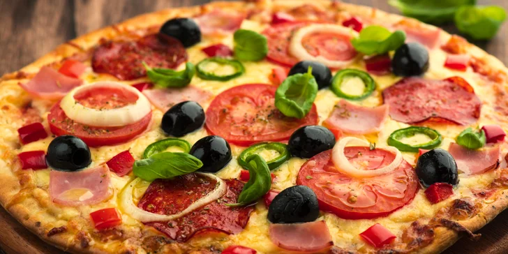 Dvě poctivé pizzy z Topas Clubu – lze i s sebou