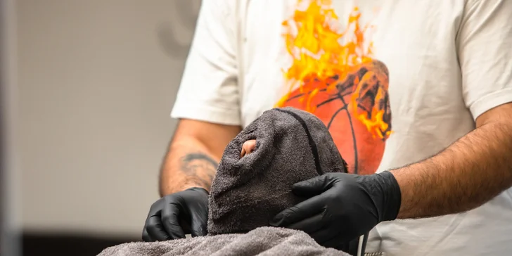 Úprava brady s hot towel je veľmi príjemná a nedráždi pleť. Bylondo Barber
