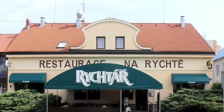 Šťavnatá burgerová hostina v restauraci Na Rychtě