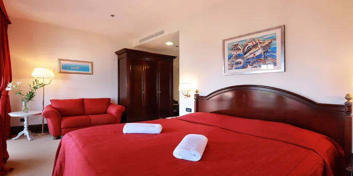 Pokoje Superior a Deluxe mají balkon, Deluxe pak navíc i výhled na moře.