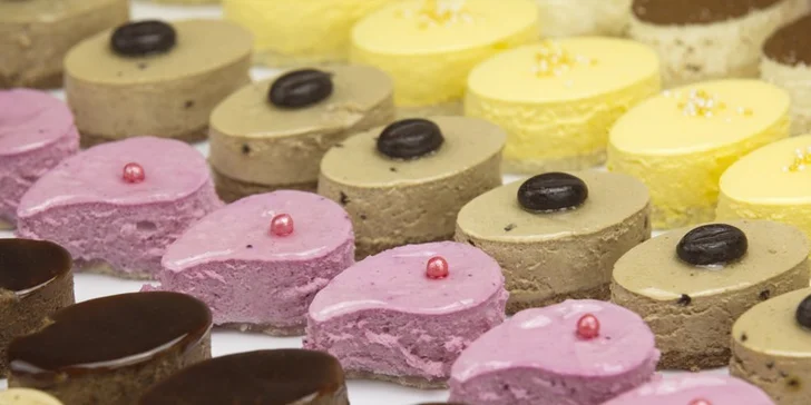 24, 48 nebo až 96 minidezertů z Golden Pacific Café