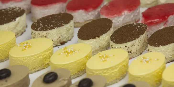 24, 48 nebo až 96 minidezertů z Golden Pacific Café