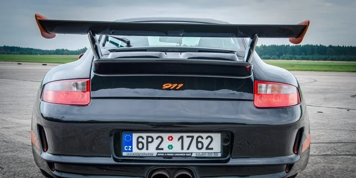 Luxusní jízda sporťákem na letišti Líně