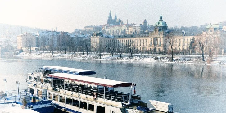 Prosincové adventní plavby po Vltavě s vánočním cukrovím a koledami