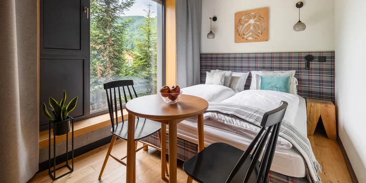 Na výběr je pokoj Standard pro dva nebo apartmán pro čtyři osoby.