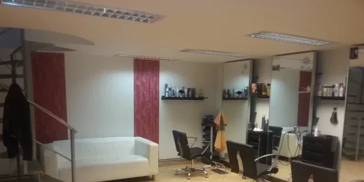 Kadeřnický balíček se střihem, regenerace, foukání a závěrečný styling