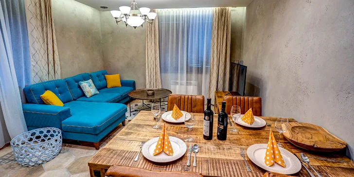 Apartmány sú zariadené moderne a disponujú vlastnou kúpeľňou i malou kuchynkou. 