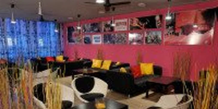 99 Kč za dvě výborné třešňové ledové kávy Cherry Latte a dva bohaté zmrzlinové poháry. Hříšně dobré mlsání v Cafe La Rue se slevou 53 %