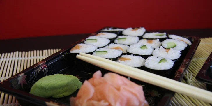 24 či 50 ks sushi s sebou ze Smart Sushi na Proseku