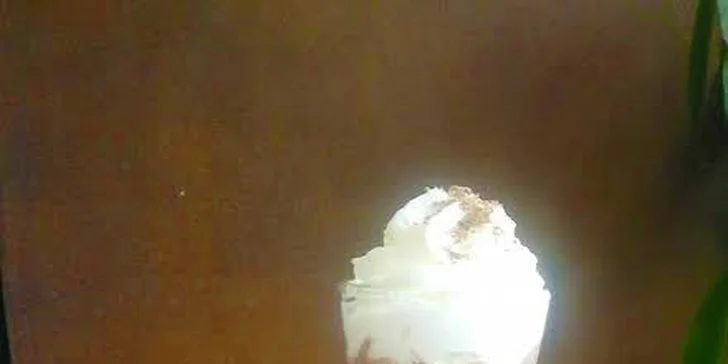 Horké maliny a nápoje pro dva v kavárně SUN CAFE