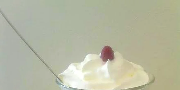 Horké maliny a nápoje pro dva v kavárně SUN CAFE