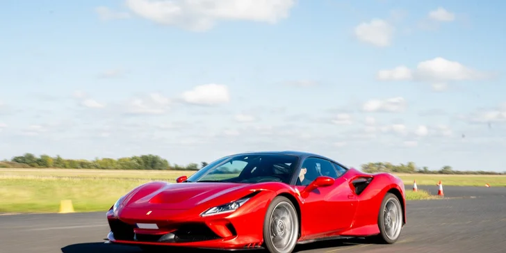 FERRARI F8 TRIBUTO