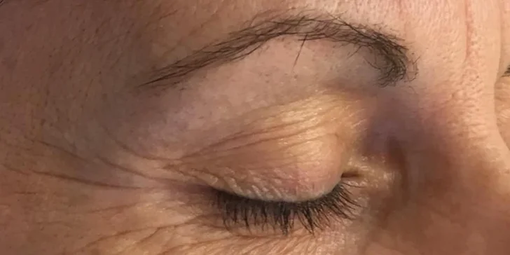 Microblading obočia