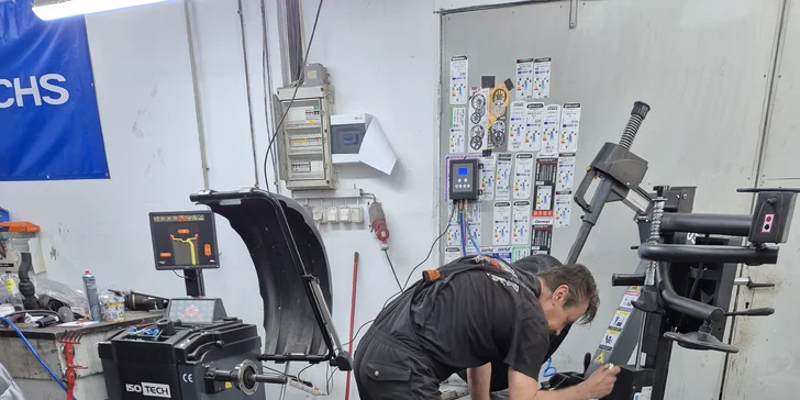 V Ready Cars vám kompletně vymění kola nebo vám přezují pneumatiky na alu nebo ocelových discích. 