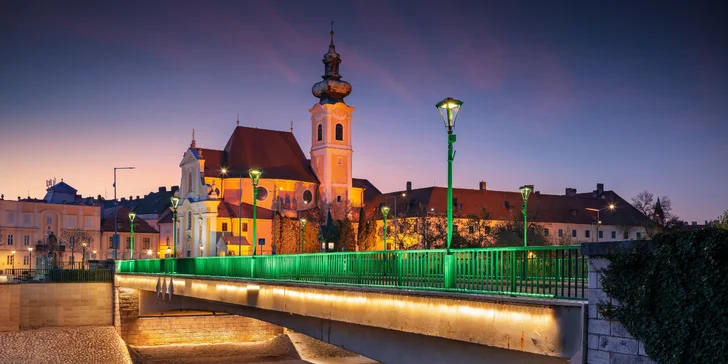 Nezapomeňte si vyrazit na romantickou večerní procházku.
