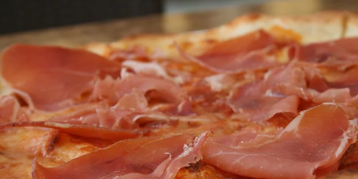 2 pizzy a 2 nealko nápoje v restauraci Vabene