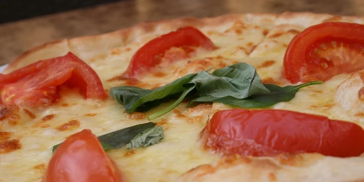 2 pizzy a 2 nealko nápoje v restauraci Vabene