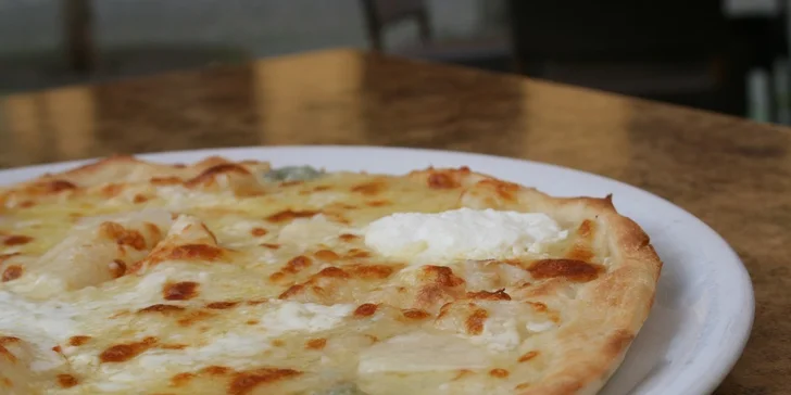2 pizzy a 2 nealko nápoje v restauraci Vabene
