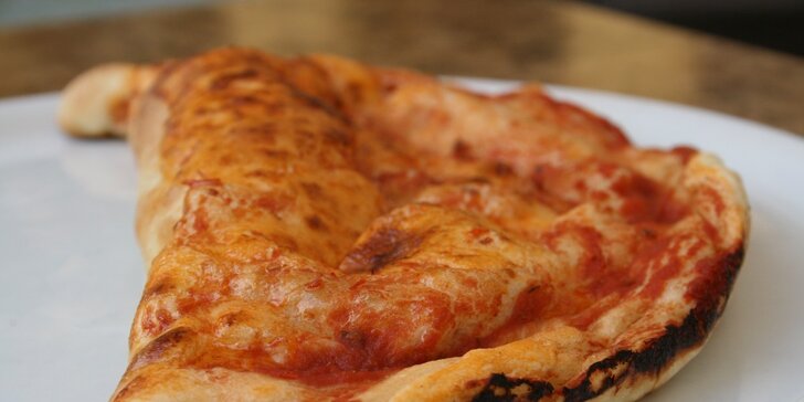 Dvě pizzy či těstoviny v italské restauraci Vabene