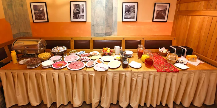 V ceně jednoho z balíčků jsou zahrnuté i bohaté bufetové snídaně, které se podávají v příjemné hotelové restauraci.