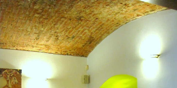 Křídla a domácí burgery v hospůdce u Hradčanské