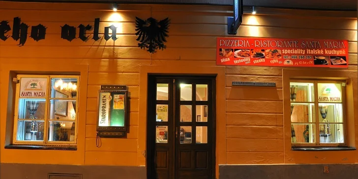 Narozeninová oslava se spoustou jídla v Santa Maria