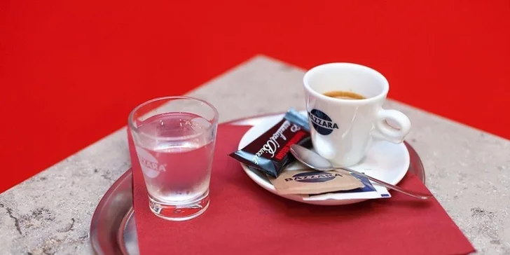 2 tiramisu či italské placky piadina a 2 teplé nápoje